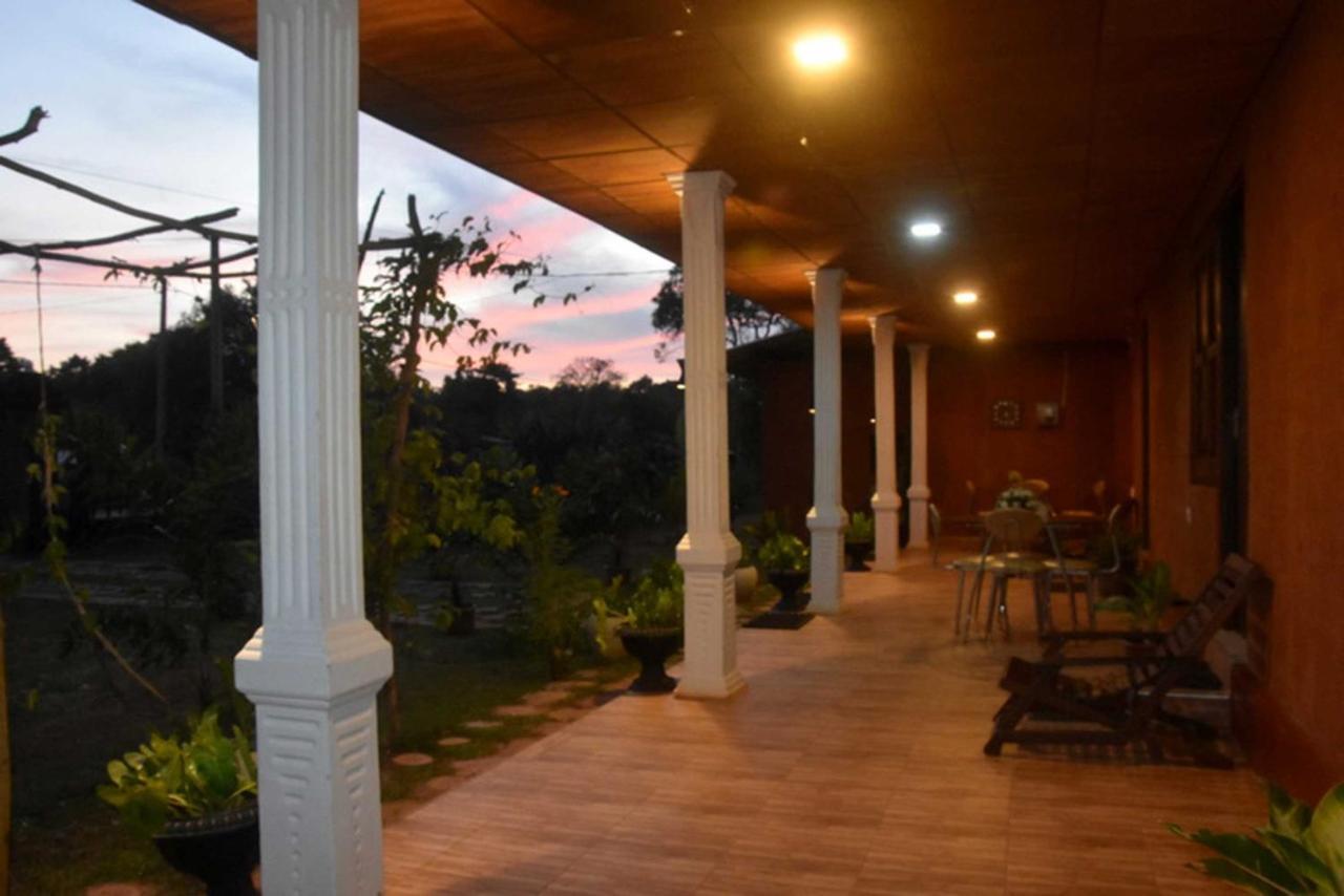 Meegahapokuna Resort 아누라다푸라 외부 사진