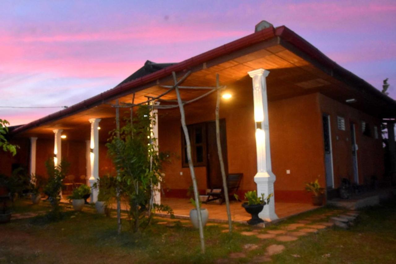 Meegahapokuna Resort 아누라다푸라 외부 사진